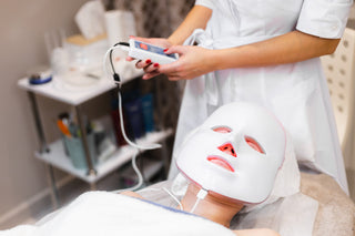¿Cómo funcionan las mascarillas LED faciales? Conoce sus beneficios